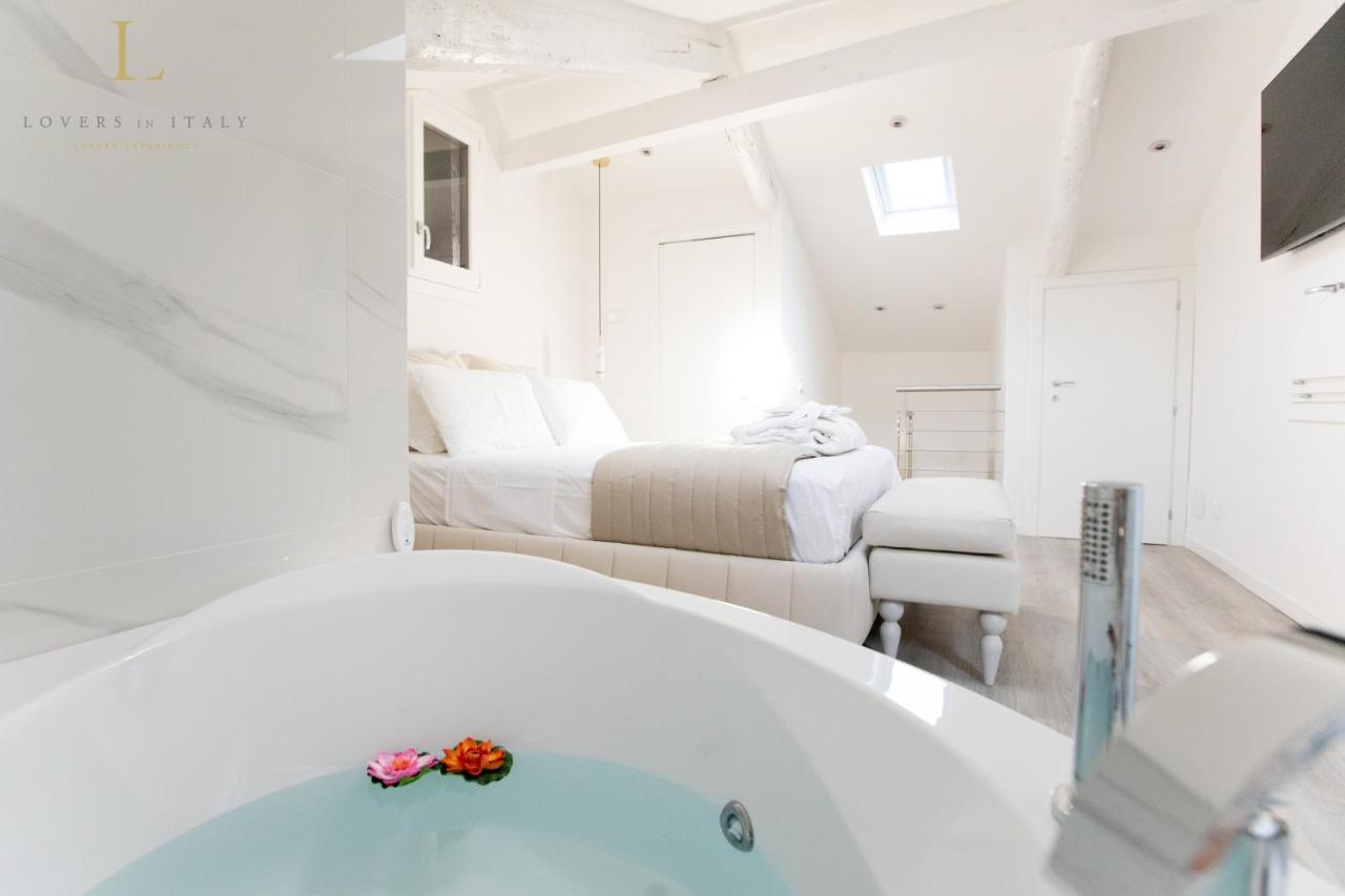 Loversinitaly Romantic Apartments - Altana And Jacuzzi Benátky Exteriér fotografie